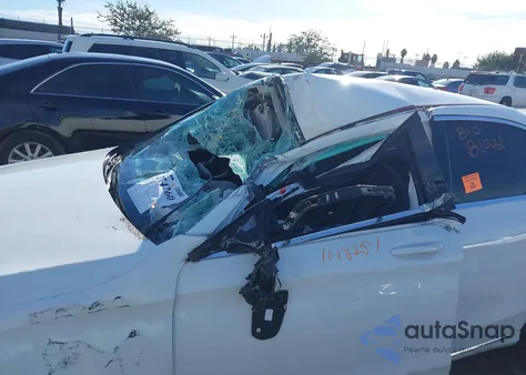 2017 Mercedes-Benz C 300 из США, поврежденный, VIN 55SWF4JB9HU206204